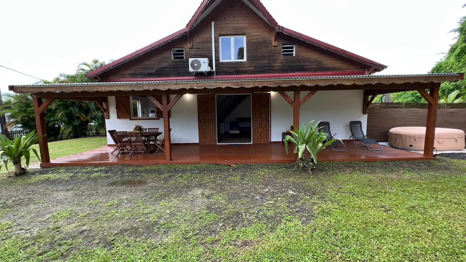 Villa Au Calme Avec Jacuzzi, Villa Le Boursoie Les Abymes