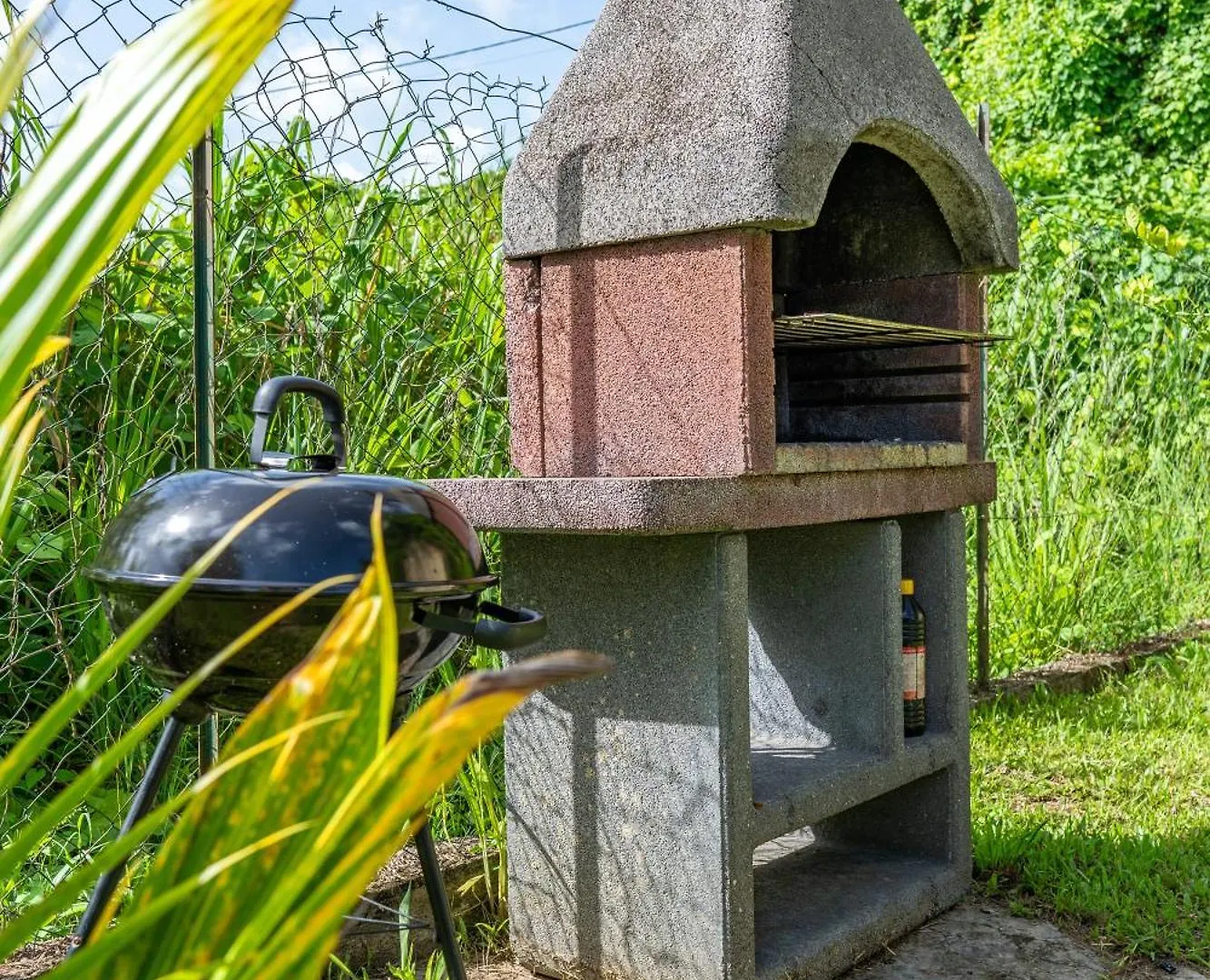 Villa Au Calme Avec Jacuzzi, Villa Le Boursoie Les Abymes