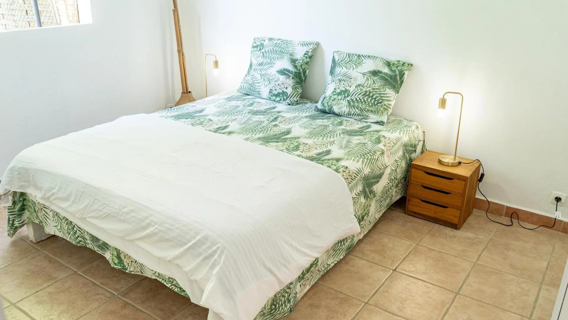Villa Au Calme Avec Jacuzzi, Villa Le Boursoie Les Abymes