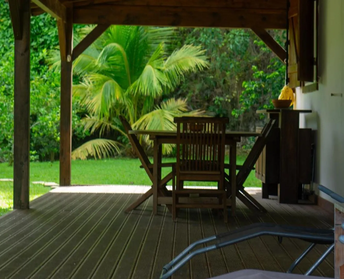 Villa Au Calme Avec Jacuzzi, Villa Le Boursoie Les Abymes