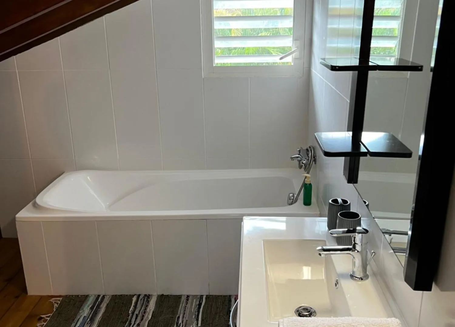 Villa Au Calme Avec Jacuzzi, Villa Le Boursoie Les Abymes