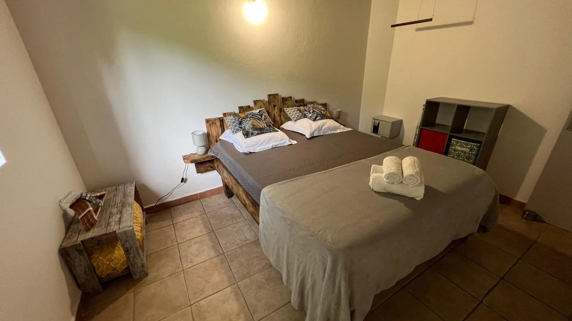 Villa Au Calme Avec Jacuzzi, Villa Le Boursoie Les Abymes
