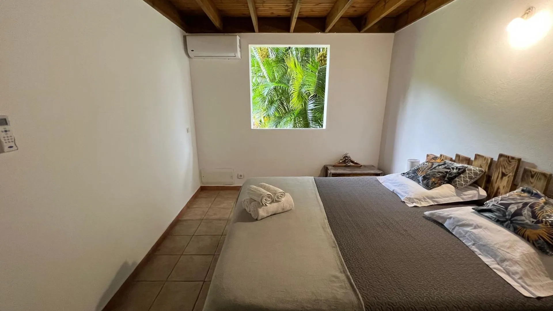Villa Au Calme Avec Jacuzzi, Villa Le Boursoie Les Abymes