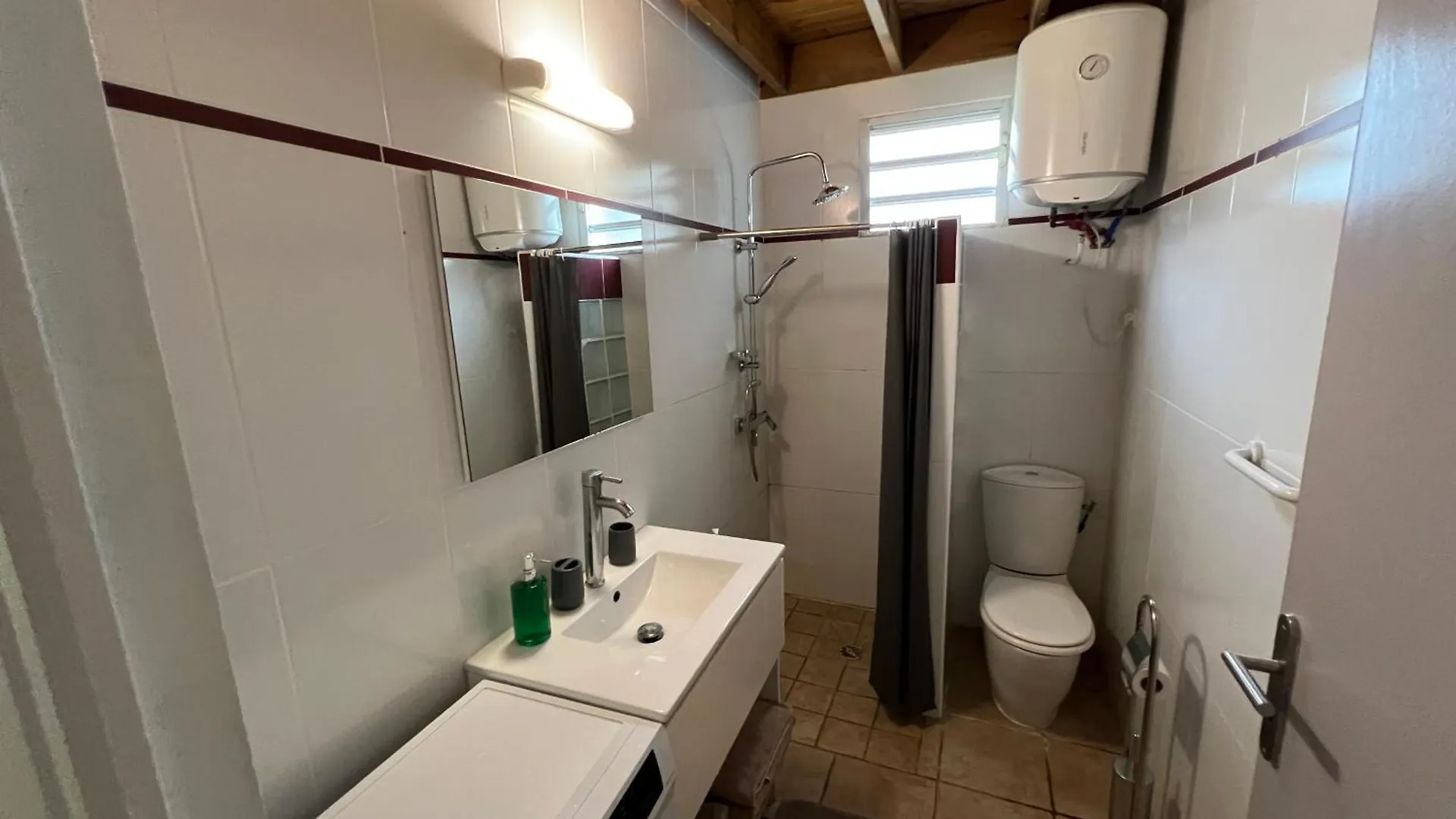 Villa Au Calme Avec Jacuzzi, Villa Le Boursoie Les Abymes Guadeloupe