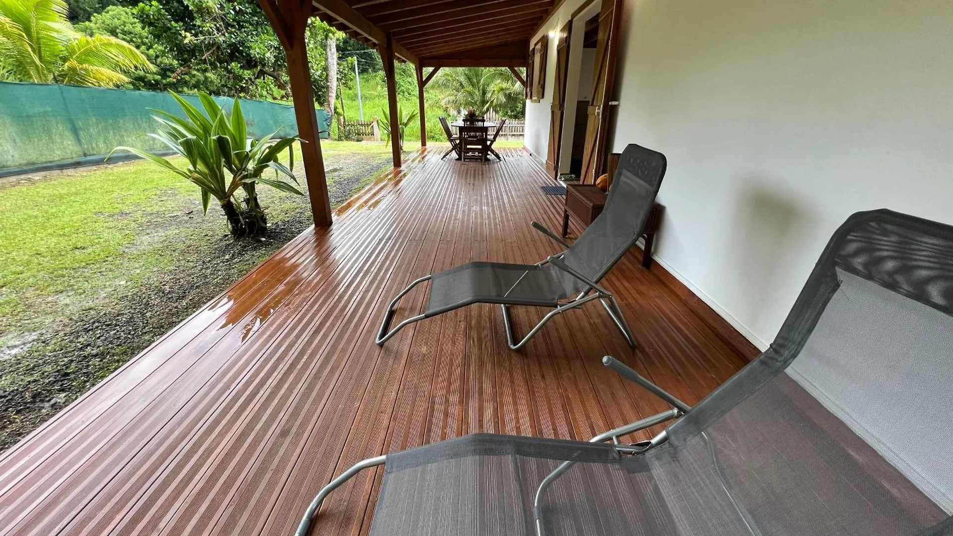 Villa Au Calme Avec Jacuzzi, Villa Le Boursoie Les Abymes