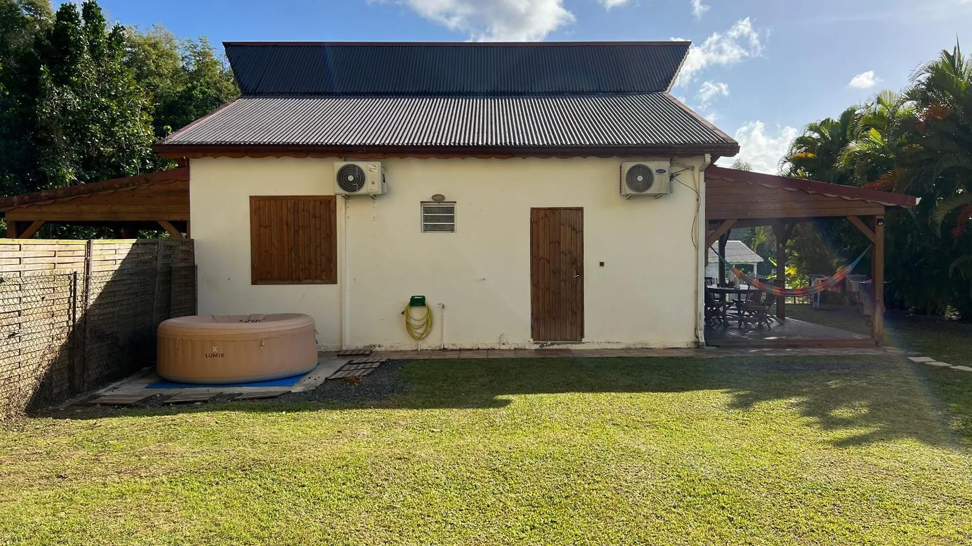 Villa Au Calme Avec Jacuzzi, Villa Le Boursoie Les Abymes 0*,