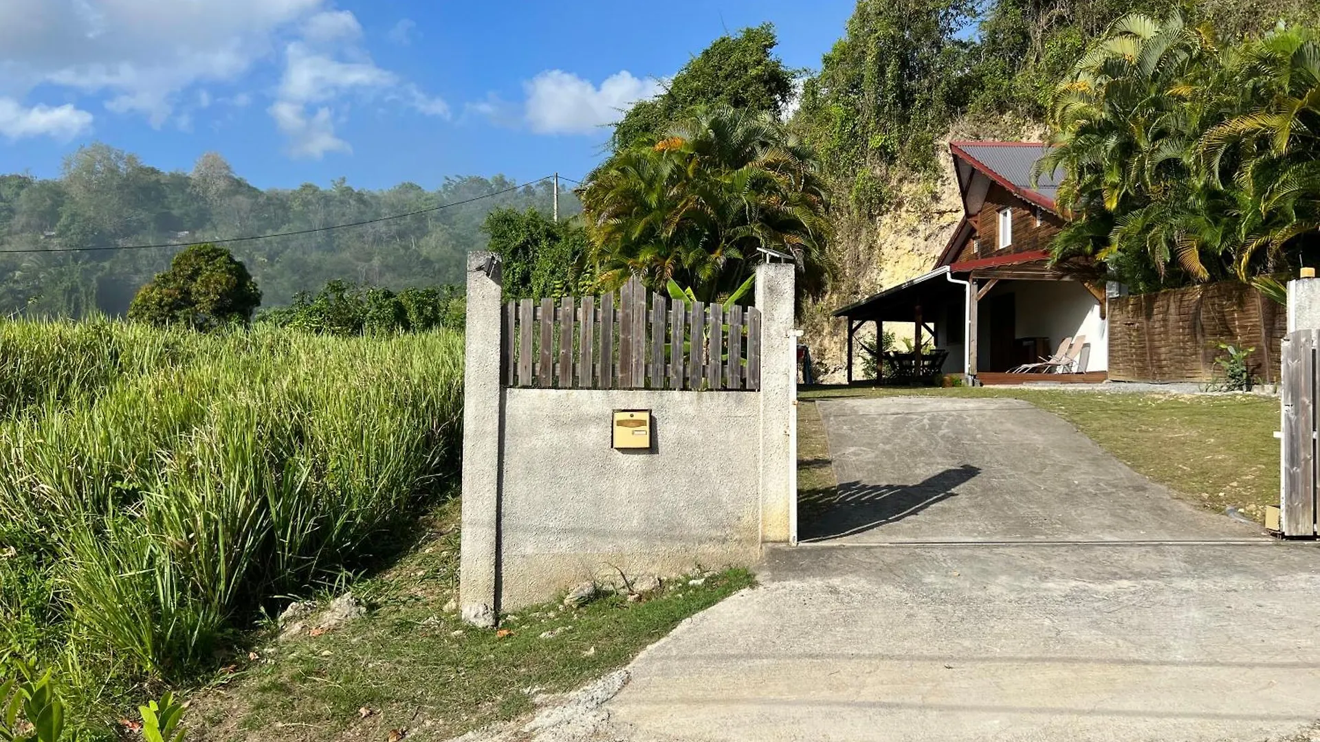 Villa Au Calme Avec Jacuzzi, Villa Le Boursoie Les Abymes