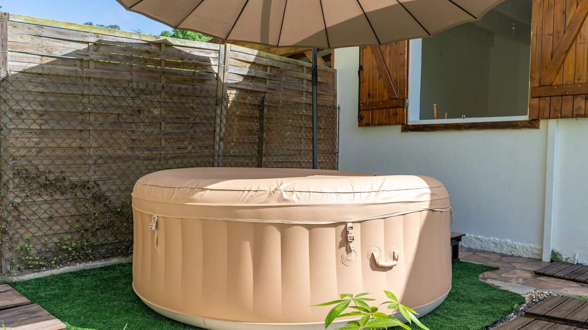 Villa Au Calme Avec Jacuzzi, Villa Le Boursoie Les Abymes