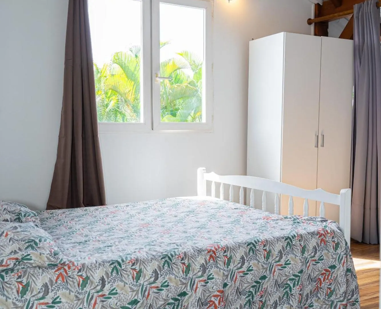 Villa Au Calme Avec Jacuzzi, Villa Le Boursoie Les Abymes