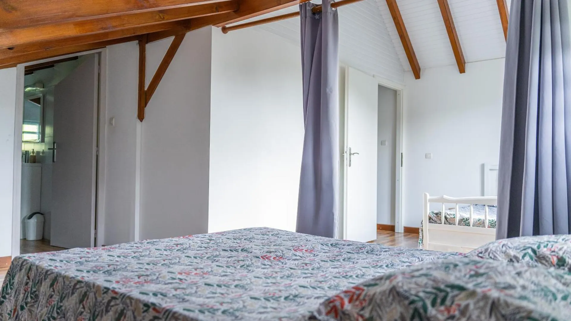 Villa Au Calme Avec Jacuzzi, Villa Le Boursoie Les Abymes 0*,