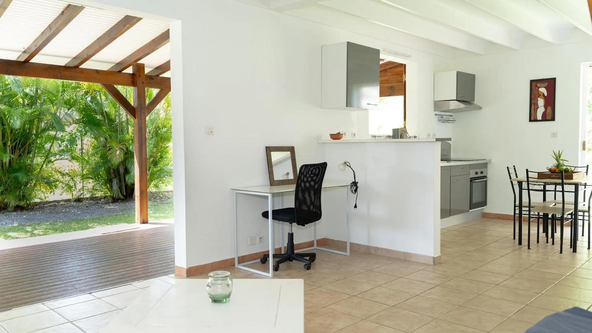 Villa Au Calme Avec Jacuzzi, Villa Le Boursoie Les Abymes
