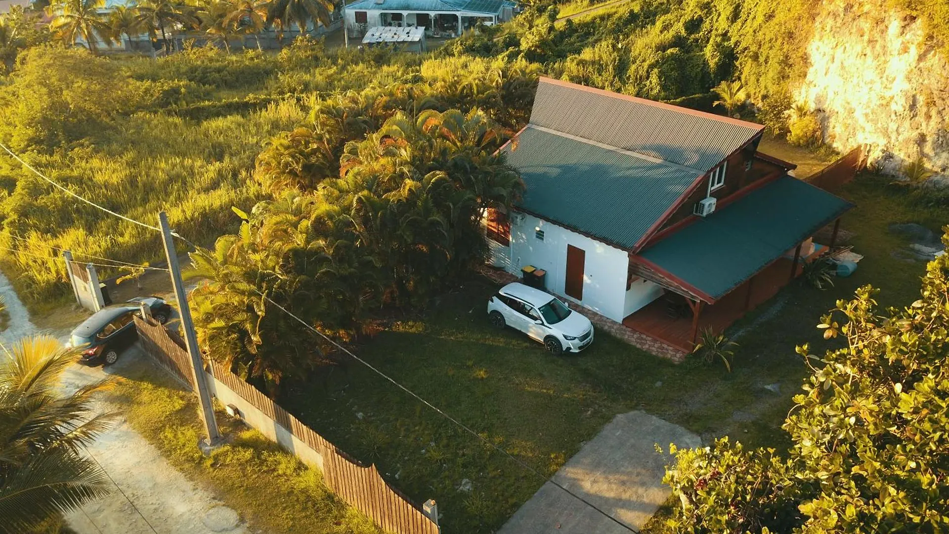 Villa Au Calme Avec Jacuzzi, Villa Le Boursoie Les Abymes